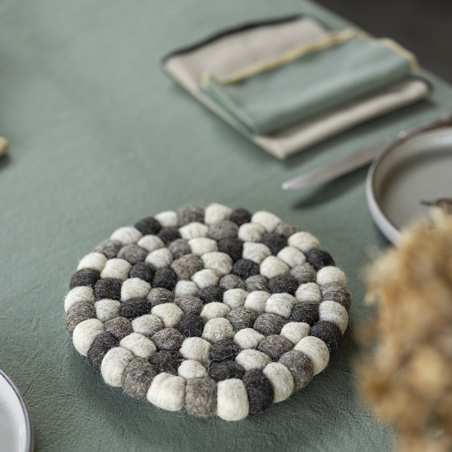 sottopentola riciclato brian marrone naturale, colore marrone naturale, taglia diamètre 20. perfetto per cene e pranzi con stile