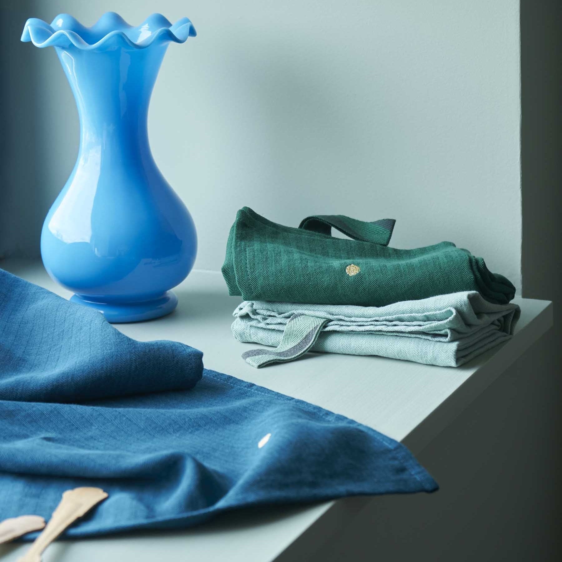 strofinaccio marcel nori, colore nori, taglia 50 x 80. confezionato in 60% lino 40% cotone, assorbenza e resistenza per ogni esigenza in cucina