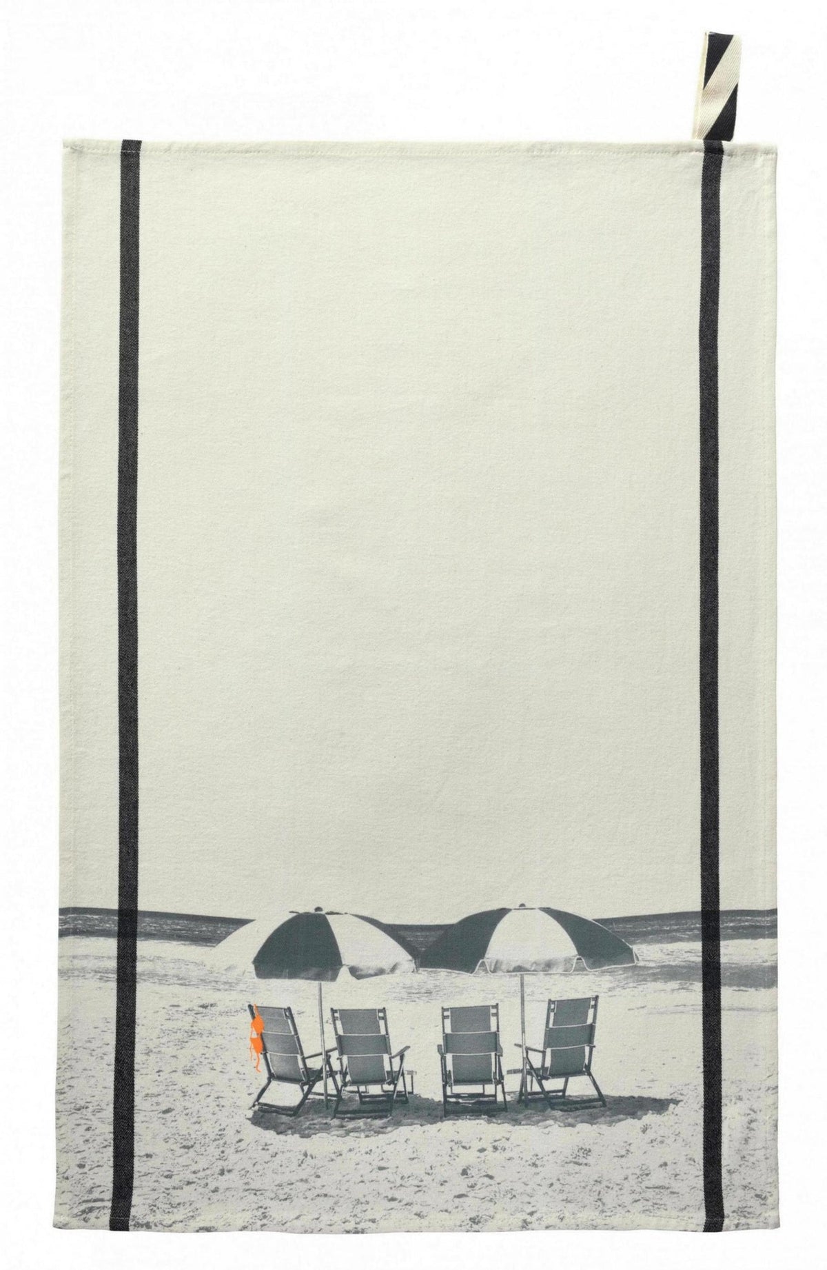 strofinaccio dolce vita ecru, colore ecru, taglia 50 x 70. strofinaccio piegato su fondo neutro per mostrare texture e finiture