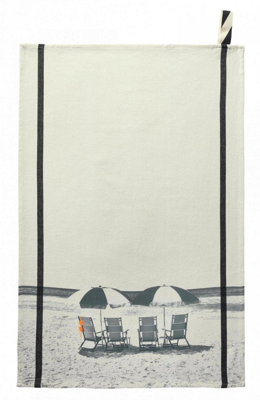 strofinaccio dolce vita ecru, colore ecru, taglia 50 x 70. strofinaccio piegato su fondo neutro per mostrare texture e finiture