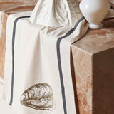 strofinaccio huitre oro, colore oro, taglia 50 x 80. confezionato in 100% cotone bio, assorbenza e resistenza per ogni esigenza in cucina