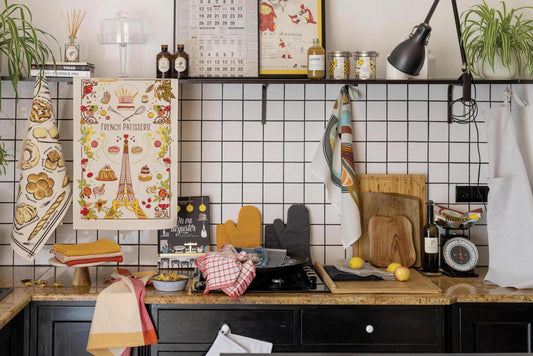 strofinaccio riciclato mattia pavone, colore pavone, taglia 50 x 70. confezionato in 80% cotone riciclato 20% poliestere, assorbenza e resistenza per ogni esigenza in cucina