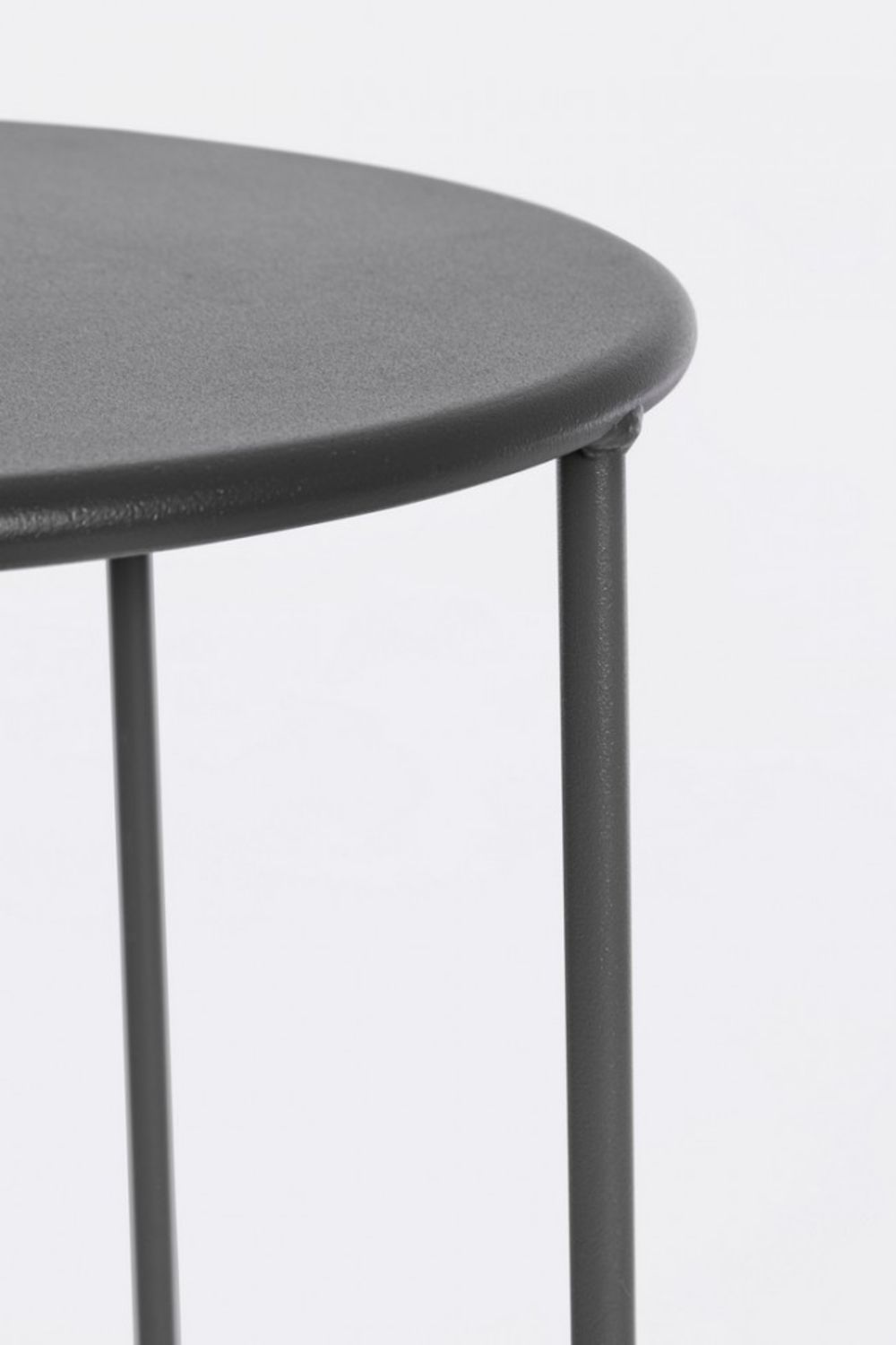 set di 4 tavolini austin in acciaio antracite, dettaglio della struttura resistente alle intemperie