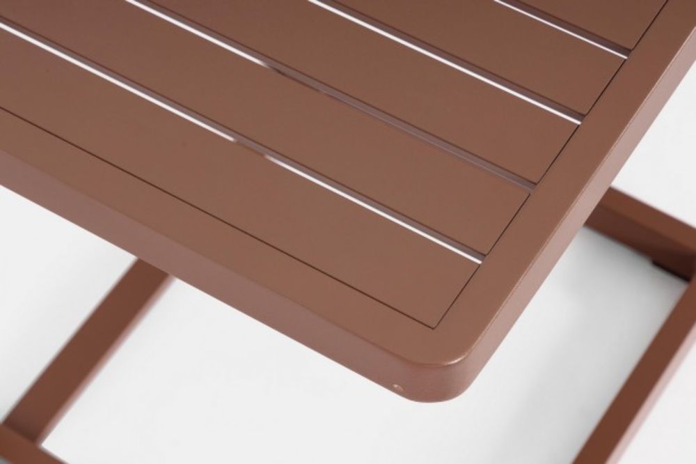 set di 2 tavolini rettangolari konnor in alluminio ruggine, realizzato in materiali outdoor come alluminio o rattan