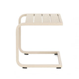 tavolino taylor in alluminio beige, realizzato in materiali outdoor come alluminio o rattan