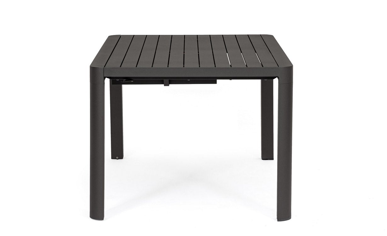 tavolo allungabile kiplin in alluminio antracite 149×97 cm – 149×149 cm, ambientazione in giardino con sedie coordinate