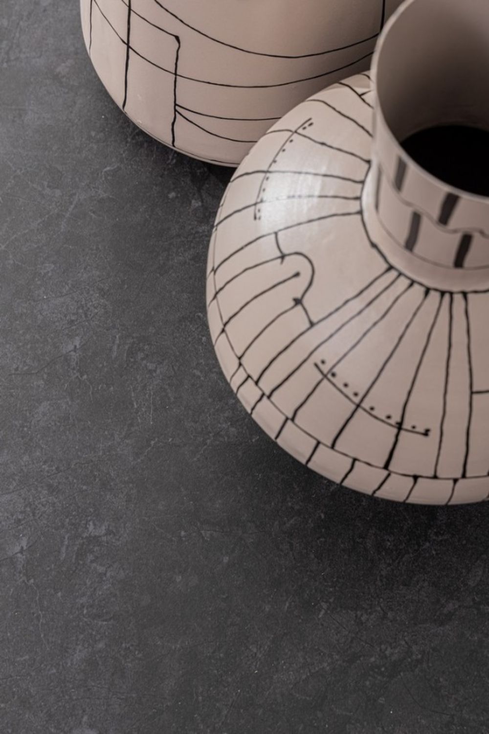 tavolo fisso alcora in pietra naturale e struttura in alluminio antracite 180×90 cm, ideale per barbecue, aperitivi o relax...