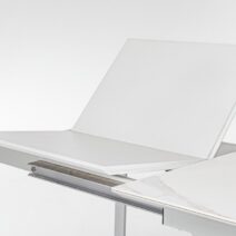 Tavolo BRIVA in acciaio grigio chiaro e piano in ceramica effetto marmo, allungabile 160×90 cm – 220×90 cm