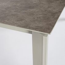 Tavolo BRIVA in acciaio tortora e piano in ceramica marrone, allungabile 140×90 cm – 200×90 cm