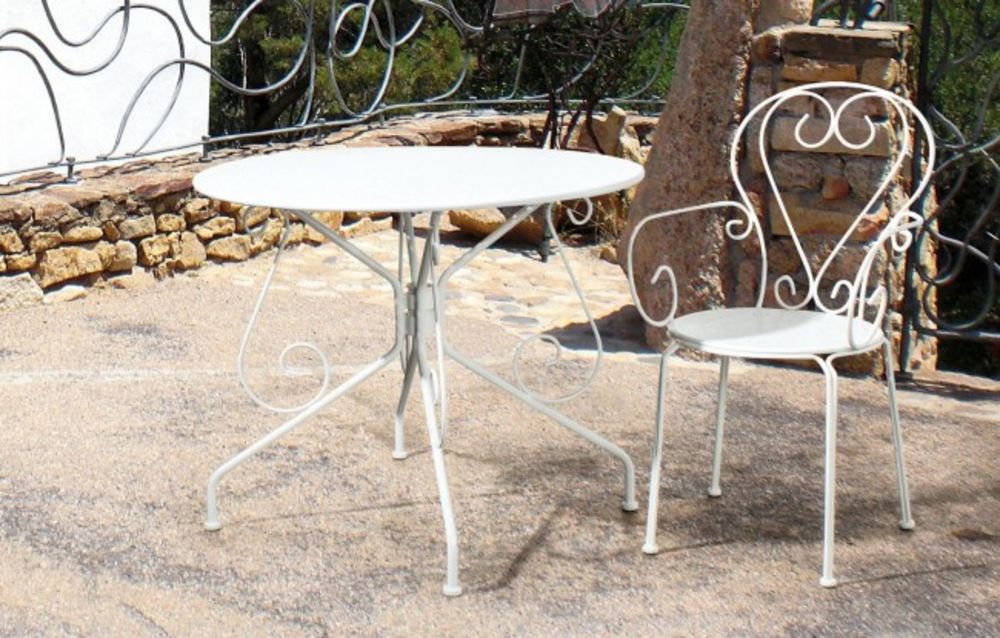 tavolo etienne in acciaio bianco ø90 cm, ideale per barbecue, aperitivi o relax estivo