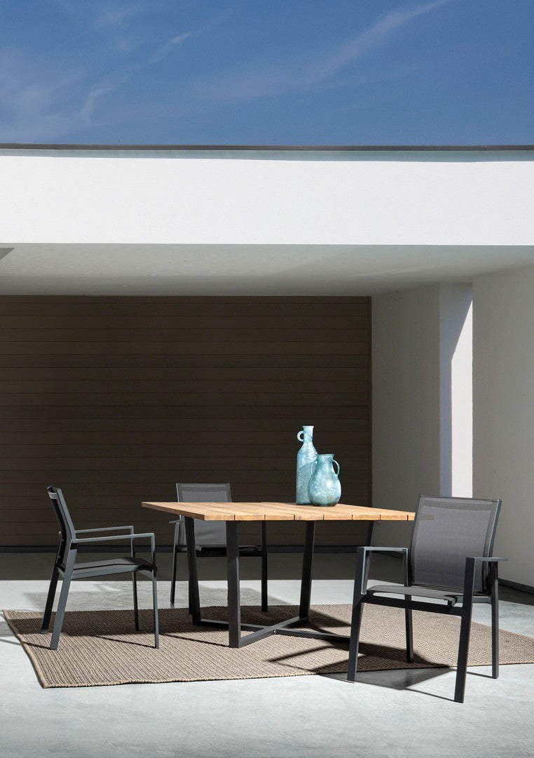 tavolo helsinki piano 130×130 cm, facile da pulire e da spostare all’occorrenza