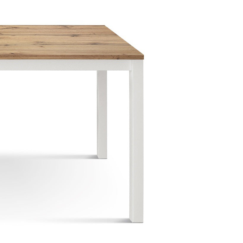 tavolo ravenna in legno finitura rovere rustico e struttura in metallo bianco 110×68 cm, dettaglio della struttura in legno...
