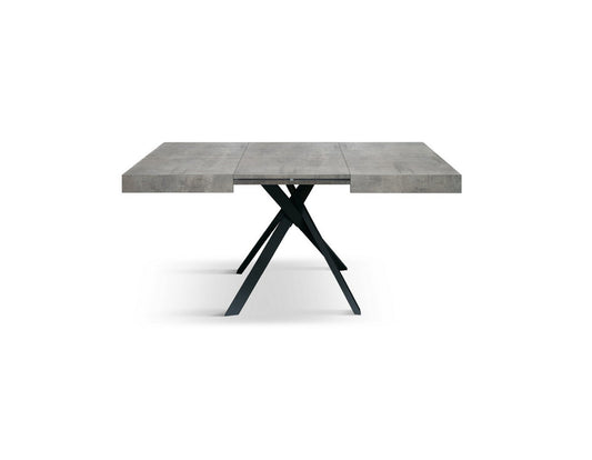 tavolo forte dei marmi in legno, finitura grigio cemento e gambe incrociate in metallo antracite, allungabile 95×90 cm – 145...