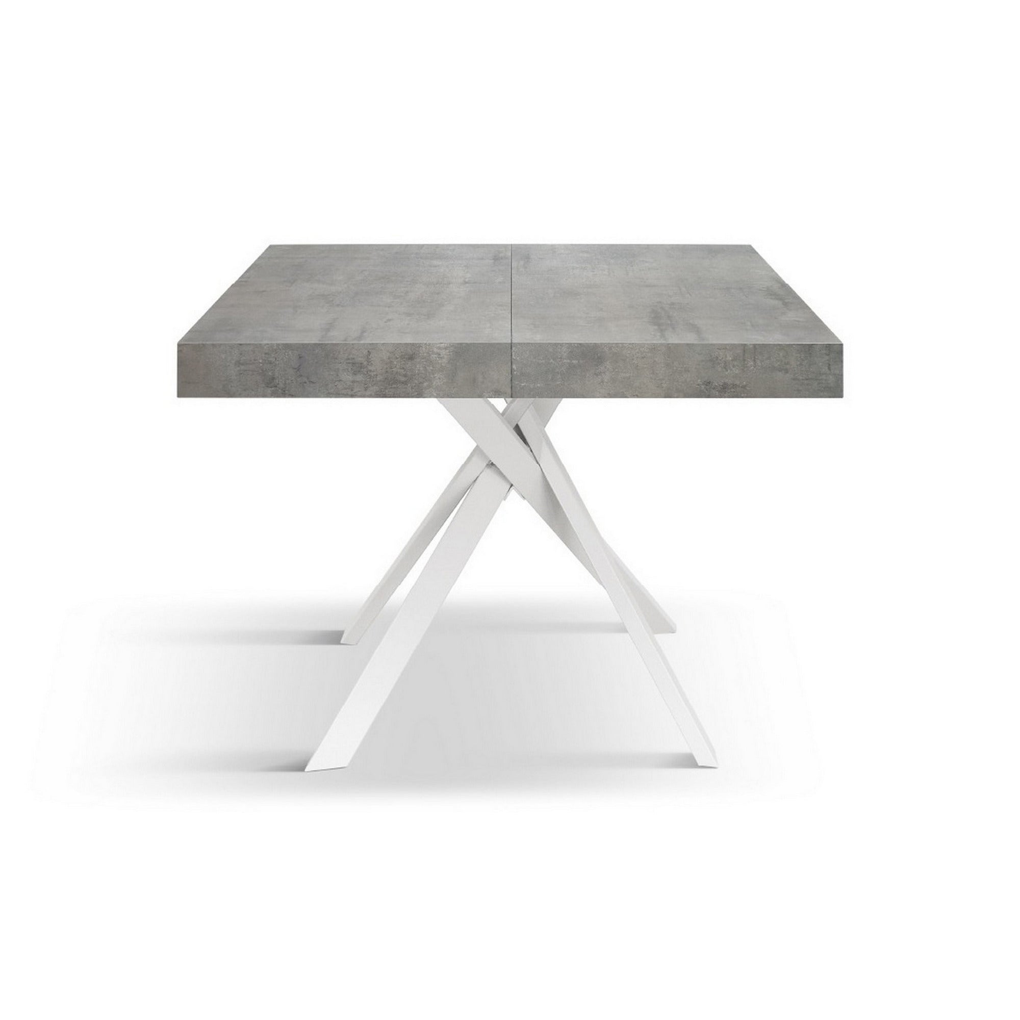 tavolo forte dei marmi in legno, finitura grigio cemento e gambe incrociate in metallo bianco, allungabile 95×90 cm – 145 x...