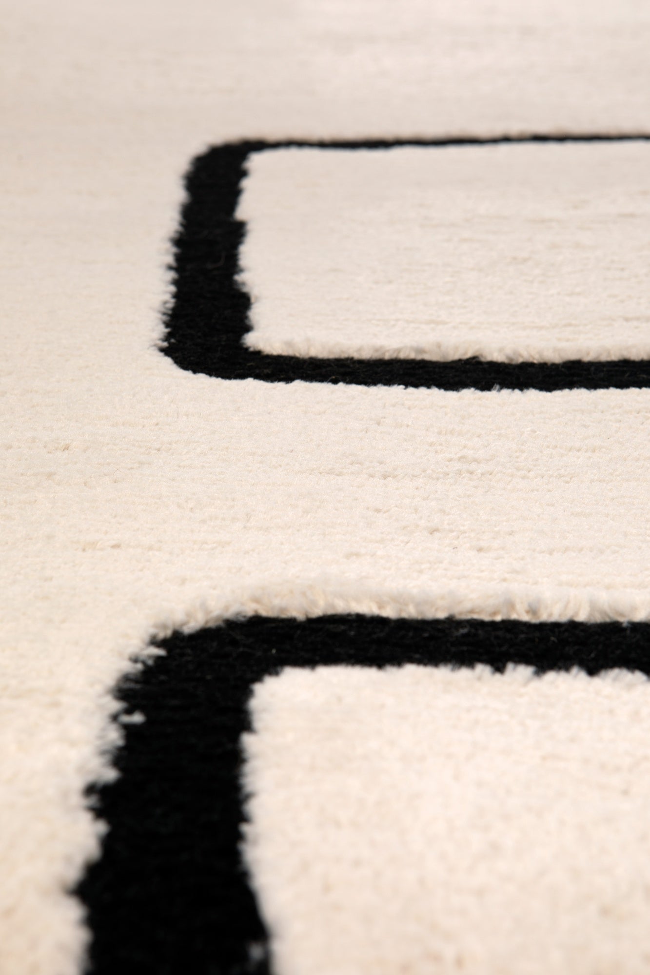 tappeto louisa caviale, colore caviale, taglia 160 x 230 x 2. perfetti per valorizzare soggiorno, camera e zona relax con eleganza