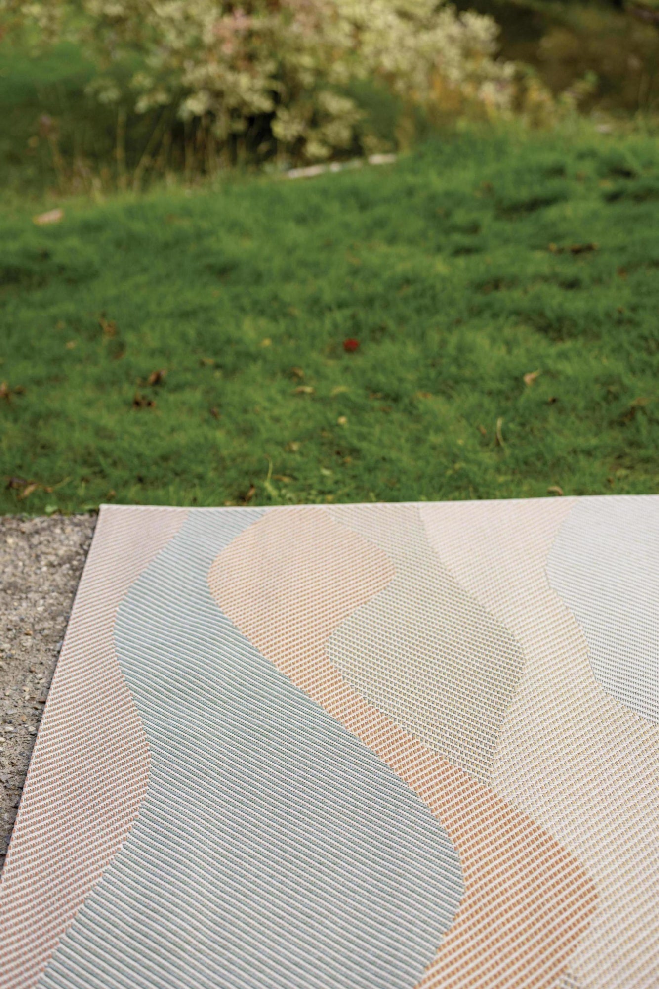 tappeto outdoor nell multico, colore multico, taglia 120 x 170. dettaglio del prodotto da bagno