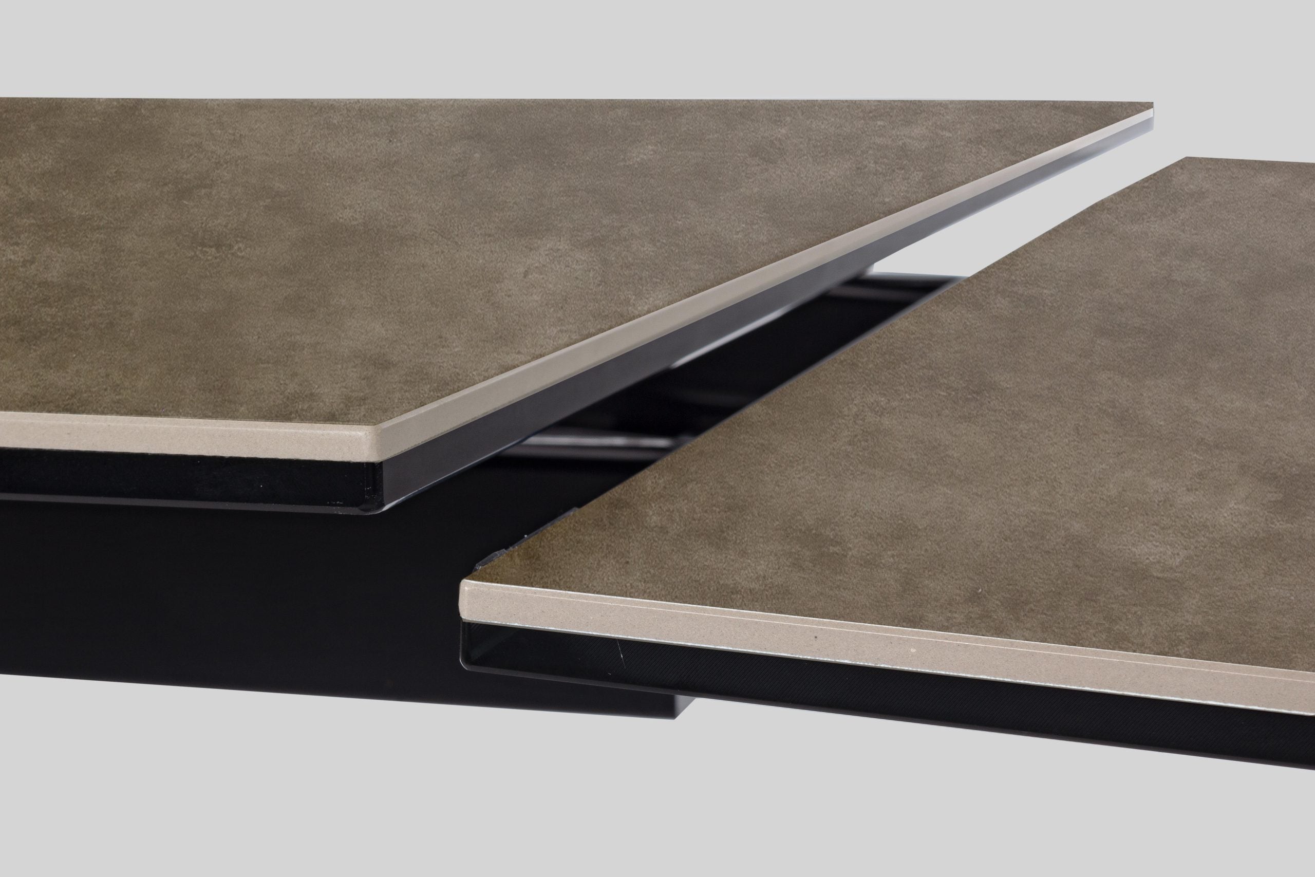 tavolo allungabile arzachel in acciaio inox e vetroceramica 160×90 – 240x90, ambientazione d’arredo con il prodotto...