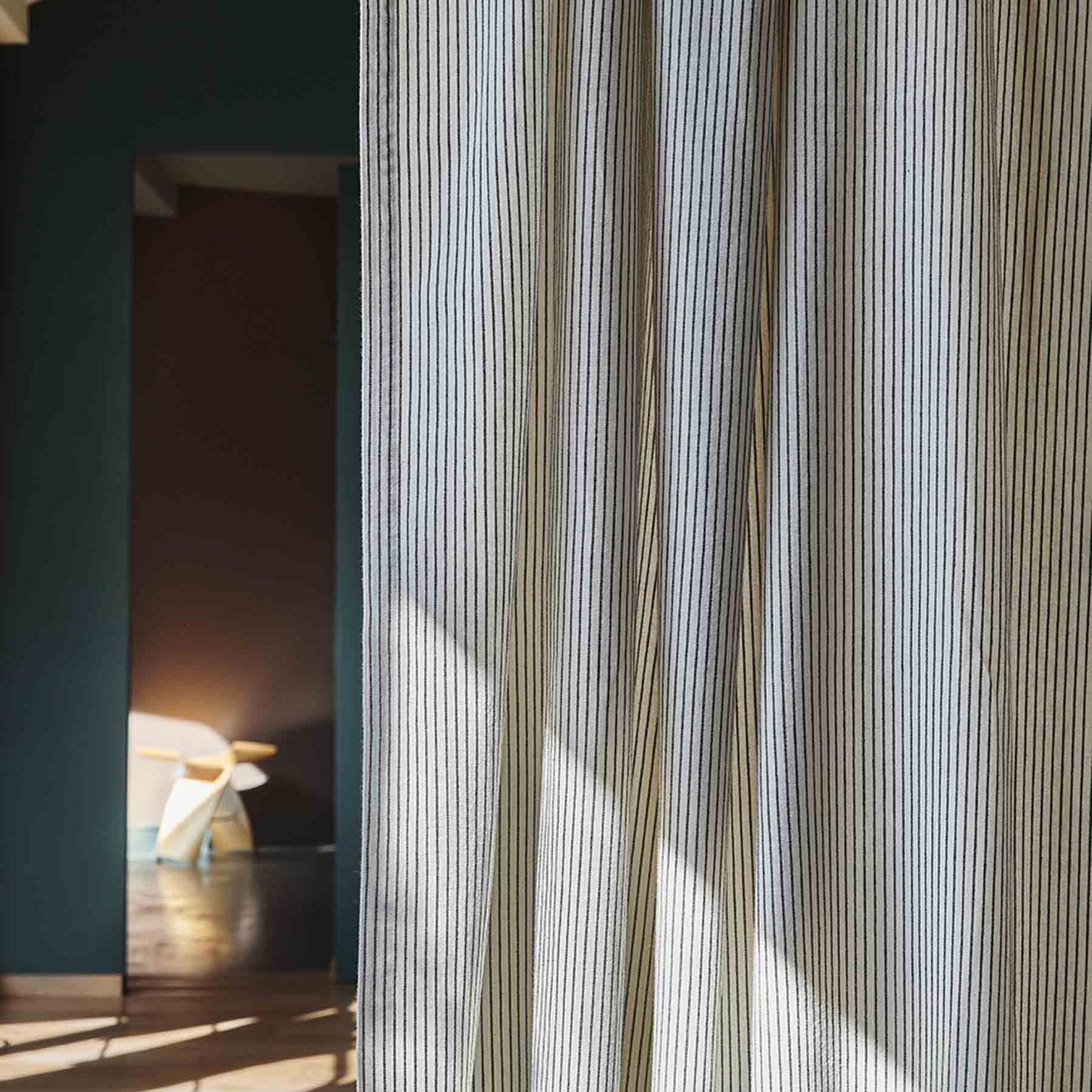 tenda leonie caviale, colore caviale, taglia 140 x 280. disponibile in vari tessuti naturali per un comfort ottimale