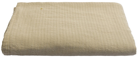 tovaglia marcel zenzero, colore zenzero, taglia 160 x 250. tovaglia distesa su tavolo, sfondo neutro, dettaglio tessuto e cuciture