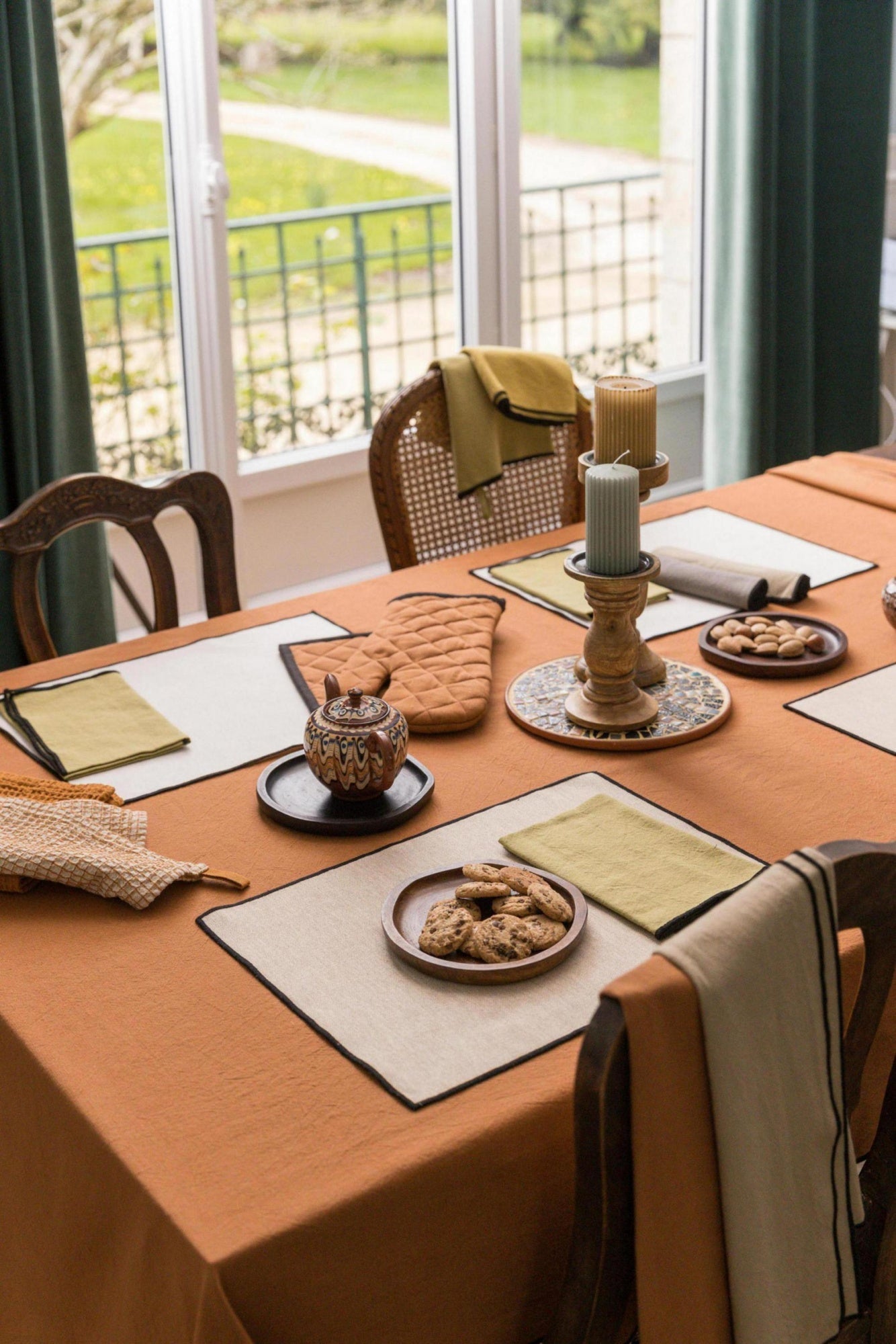 tovaglia riciclata grace caramello, colore caramello, taglia 170 x 300. realizzata in 100% cotone riciclato, perfetta per un’arredamento tavola raffinato e duraturo