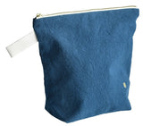 astuccio da toilette iona uragano, colore uragano, taglia 28 x 23 x 10. vista frontale della trousse in cotone biologico, elegante e compatta