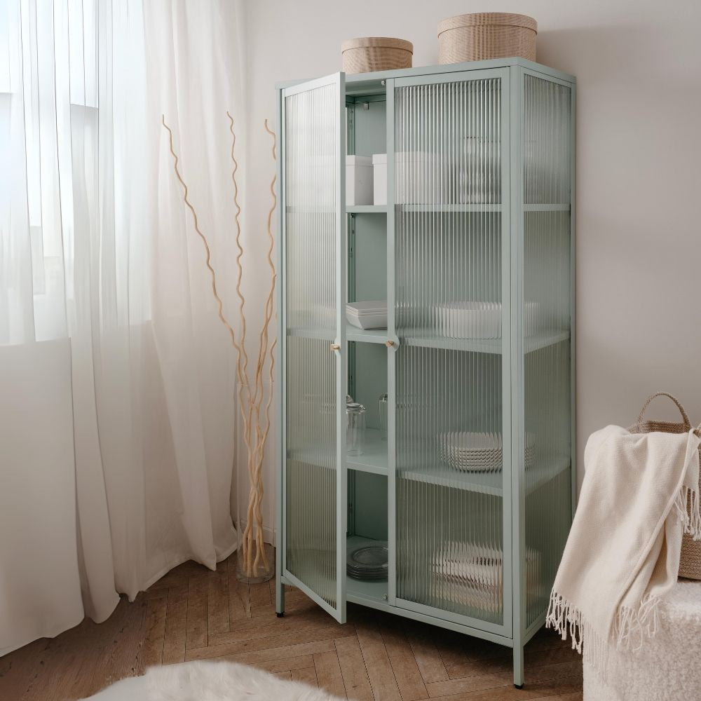 vetrina milton 52a in acciaio laminato con 2 ante vetro temperato ondulato colore verde menta, dettaglio delle ante in vetro e finiture in legno