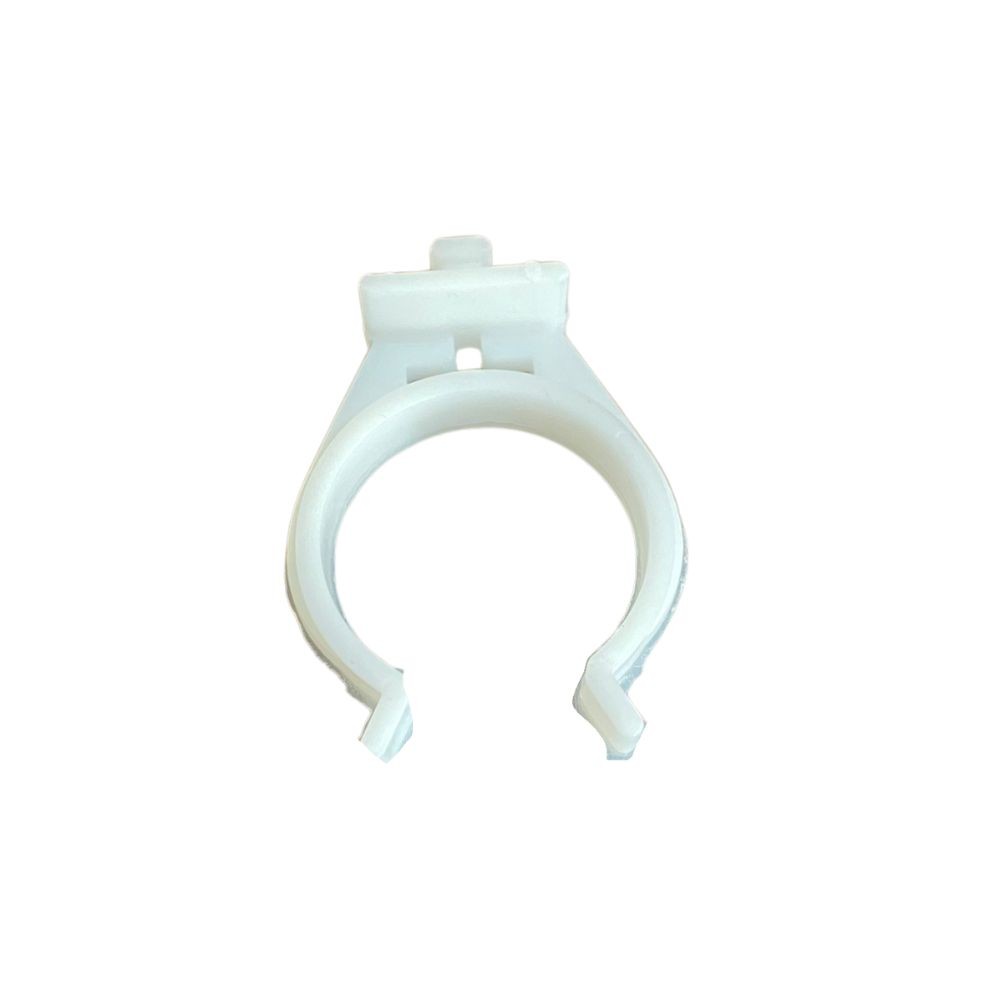 gancio per zoccolo colore bianco bk03, zoccolo per cucina visto frontalmente